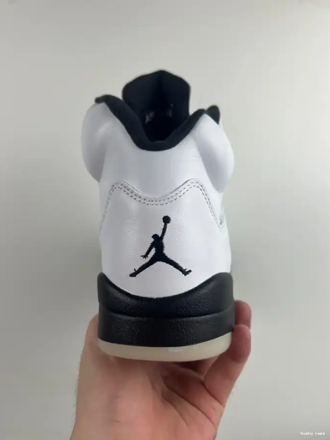 Rep Husky DD0587-110 'WHITE RETRO 5 BLACK' JORDAN AIR 0501